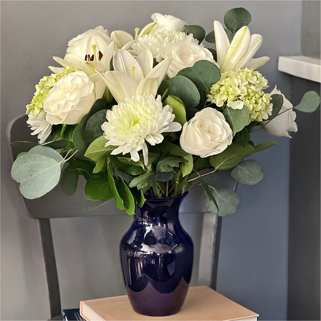Snowy Dreams Bouquet –  Margartia Flowers, Jersey City NJ