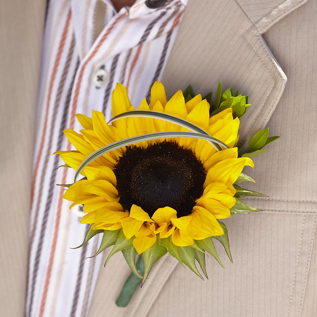Free Spirit Boutonniere –  Margartia Flowers, Jersey City NJ